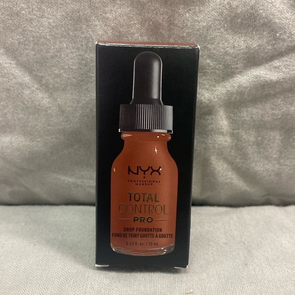 NYX Professional Makeup Total Control Drop Foundation, Mocha - Picture 1 of 3